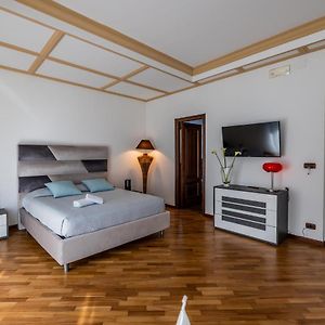 Camera con letto king size